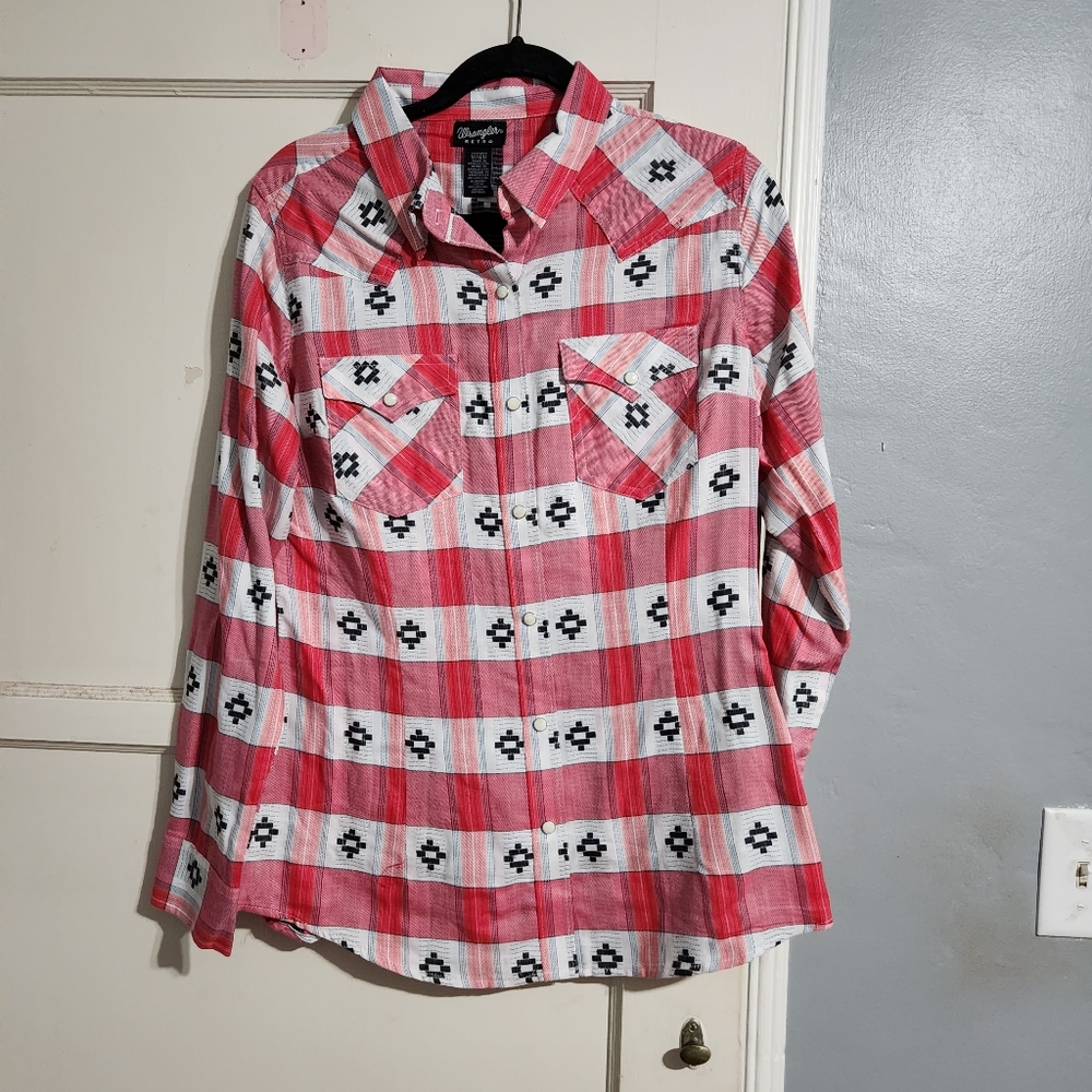 NWT wrangler Retro snap button long sleeve